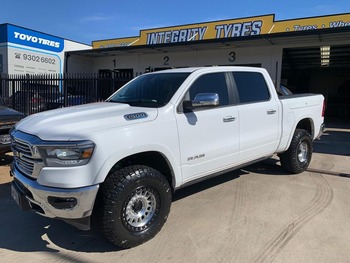  White RAM 1500 with chrome wheels and all-terrain tyres
